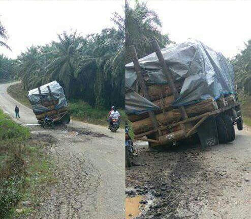 Jalan Hancur,  Warga Bahar Keluhkan Truk