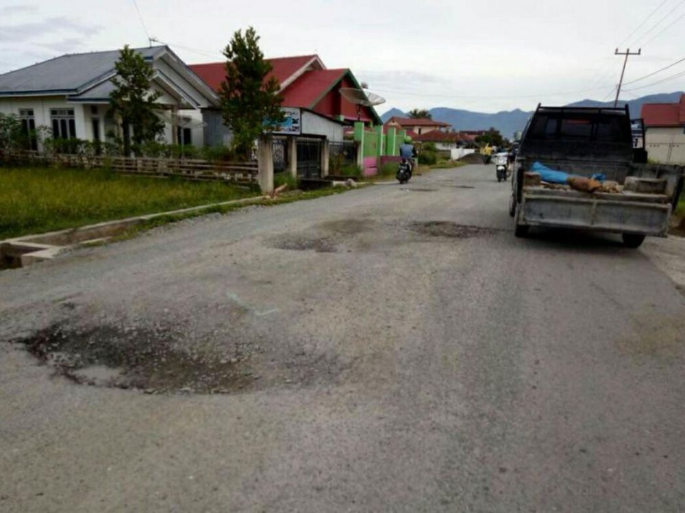 Di Kerinci, Jalan Penghubung Antar Desa Rusak Parah