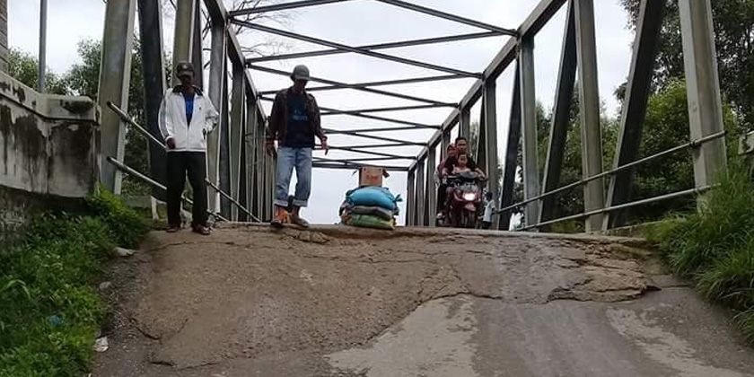 Oprit Jembatan Jalan Bahari Dikeluhkan Warga