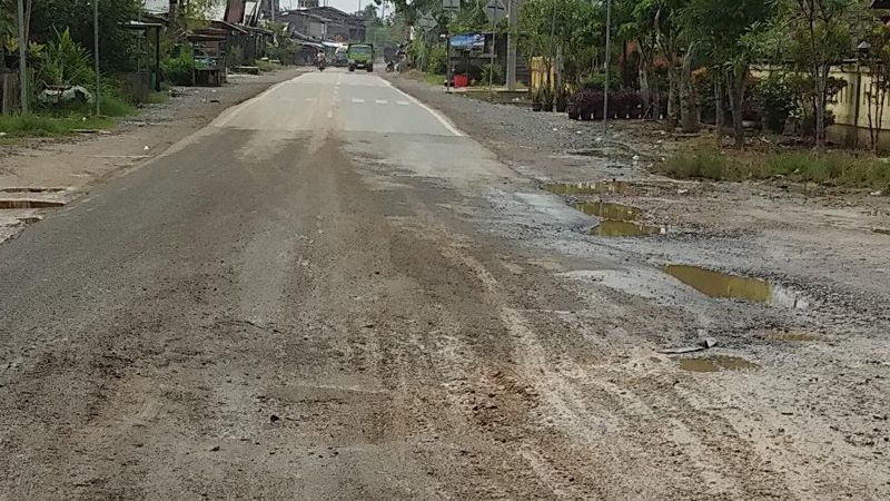 Jalan Nasional di Kuala Tungkal Hancur 