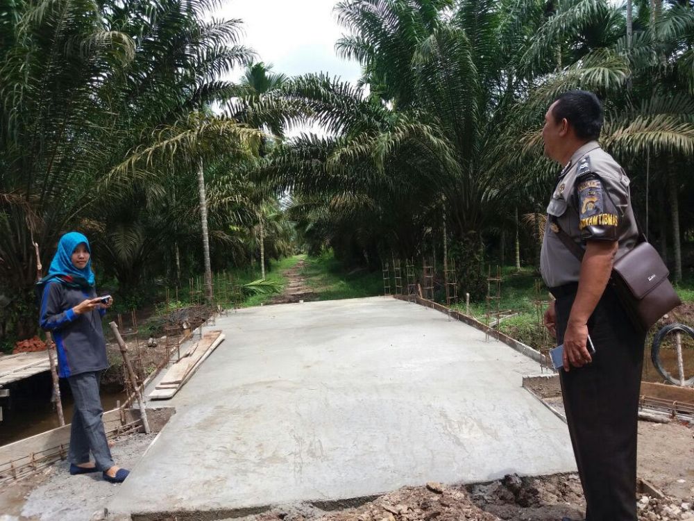 Desa Mandala Jaya Tanjabbar Bangun Jembatan & Jalan Desa