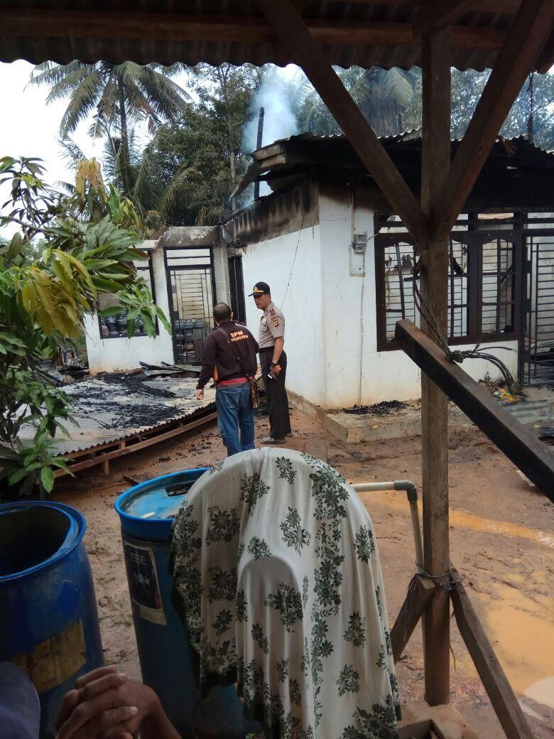 Rumah Pengecer Gas Melon Dilalap Api