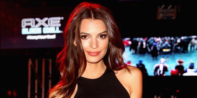 Emily Ratajkowski Tak Malu Dicap Cuma Modal Bodi