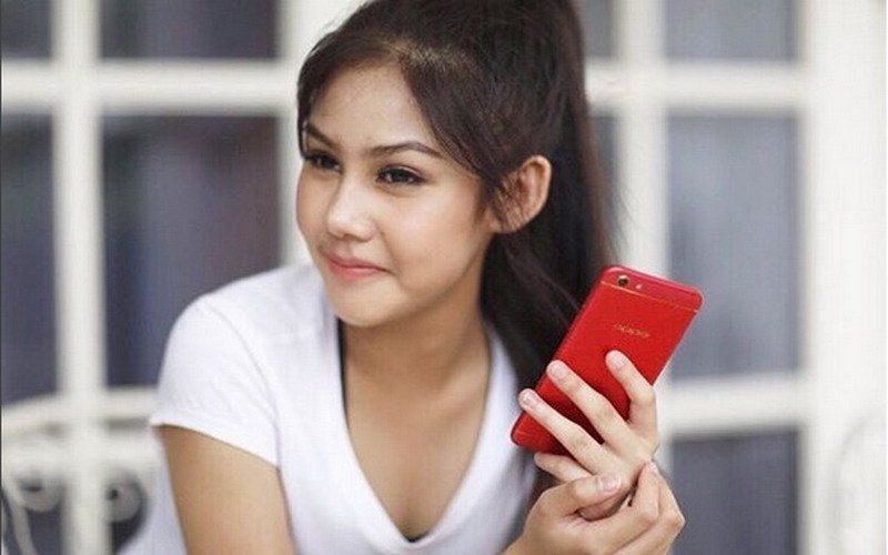 Vanesha Prescilla, Cium Mesra Dodot, Fans Dilan Marah