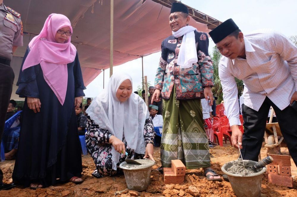 Bupati Letakkan Batu Pertama di Ponpes Aswaja