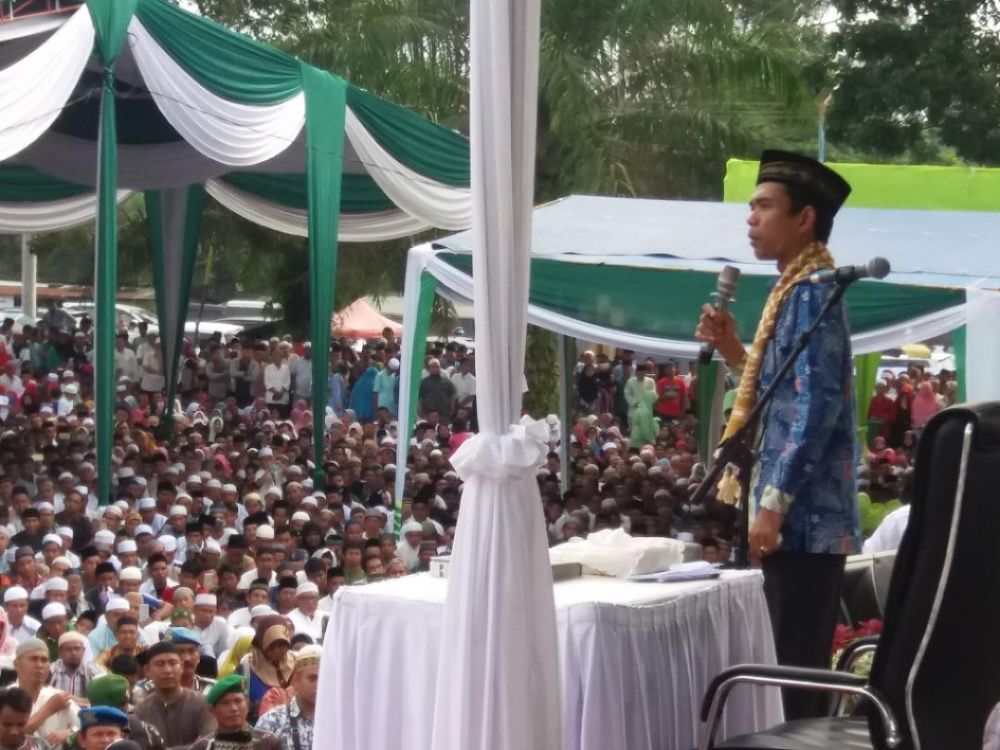 Warga Bungo Dengarkan Ceramah UAS