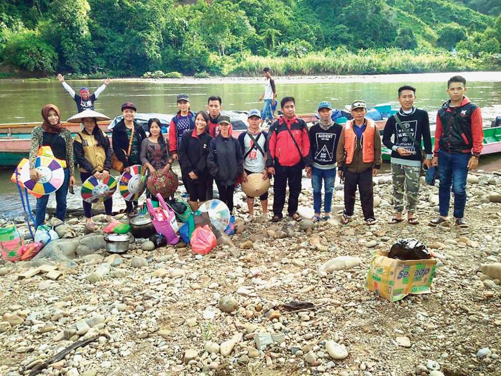 Perjuangan Siswa di Pedalaman, Dua Hari Mengarungi Sungai demi Persiapan Ikut UNBK