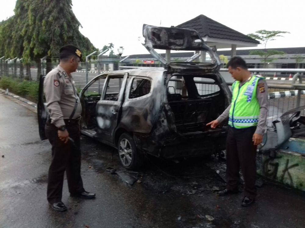 Mursyid Tewas di Tempat, Di Kota Jambi, Mobil Levina Hangus Terbakar