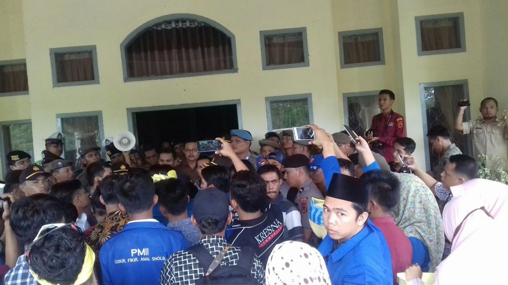 Di  Sarolangun dan Merangin, Mahasiswa Tolak UU MD3