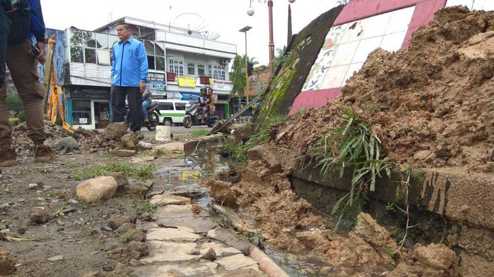 Pipa PDAM Batanghari Mengalami Kebocoran, Akibat Galian Proyek Kabel XL