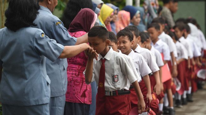 Ada Wacana Guru Menjadi PNS Pusat, Skema Pengangkatan Guru Belum Jelas