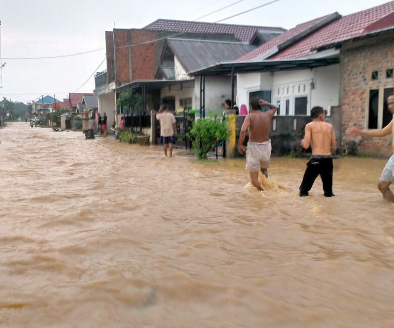 Hujan Deras, Ratusan Rumah Terendam Banjir