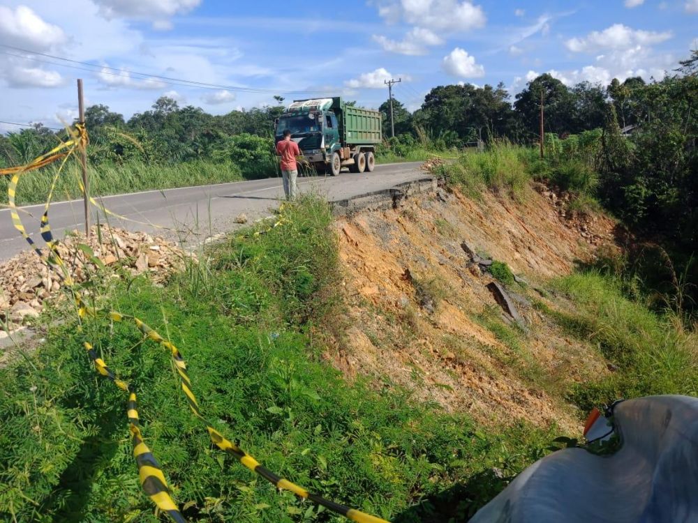 Longsor di Jalan Lintas Tebo Belum Diperbaiki