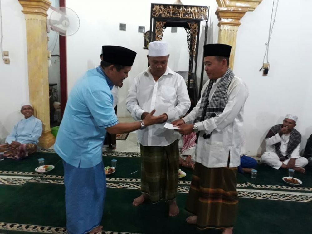 Zainal Abidin Sumbangkan Gaji Untuk Pembangun Masjid