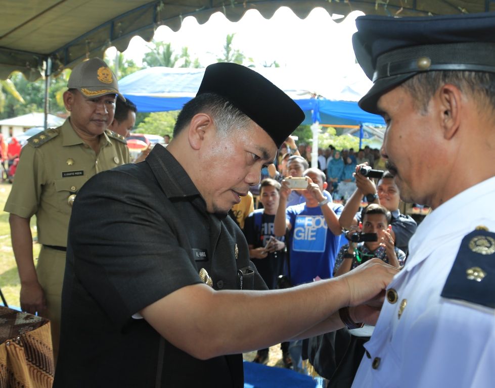 Bupati Didampingi Wabup Lantik Kades Mensango