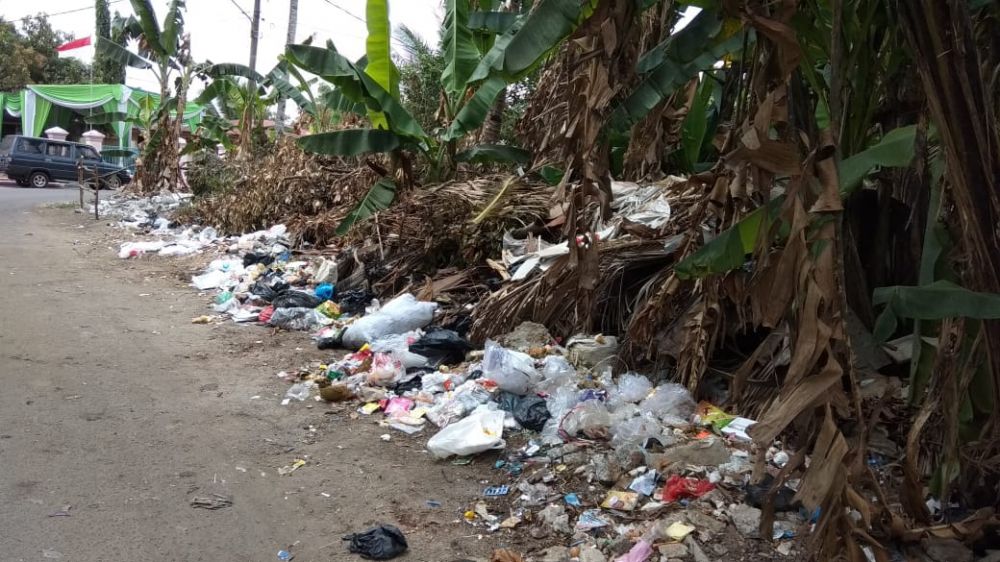 TPS Jauh, Warga Telanaipura Buang Sampah di Lahan Kosong