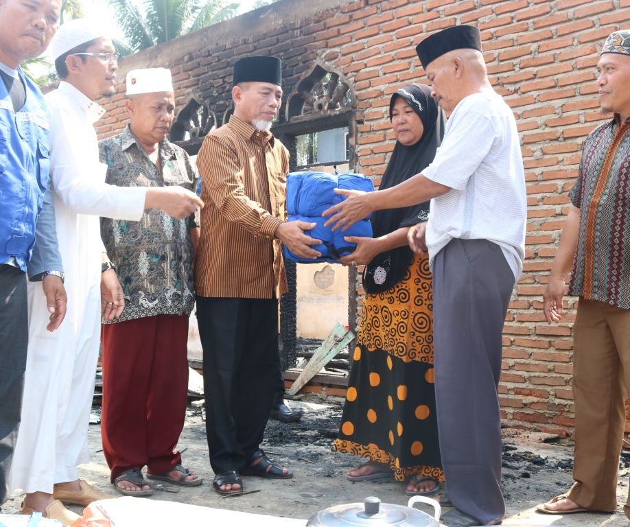 Wabup Santuni Keluarga Korban Kebakaran