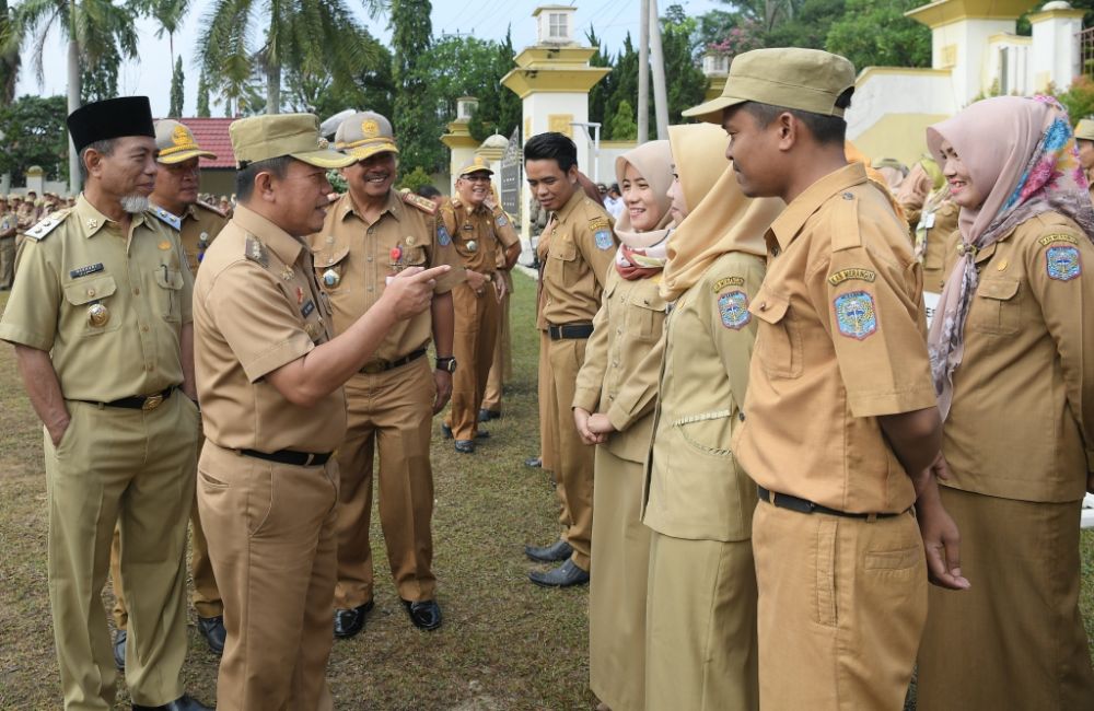 Artibut Seragam Tak Lengkap, PNS Dipanggil Bupati