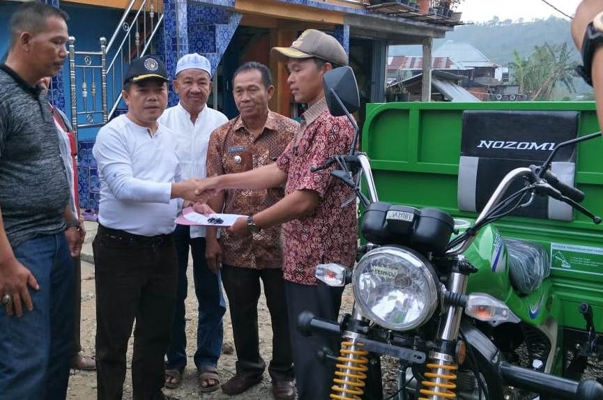 Bupati Beri Bantuan Sepeda Motor Sampah