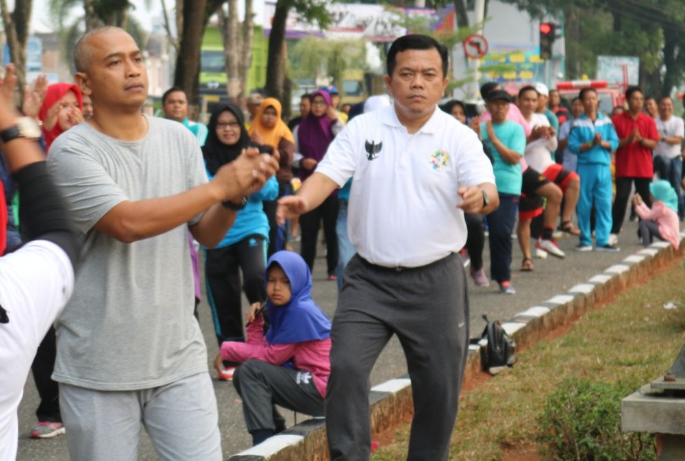 H Al Haris dan Ibu Senam Minggu Pagi Bersama