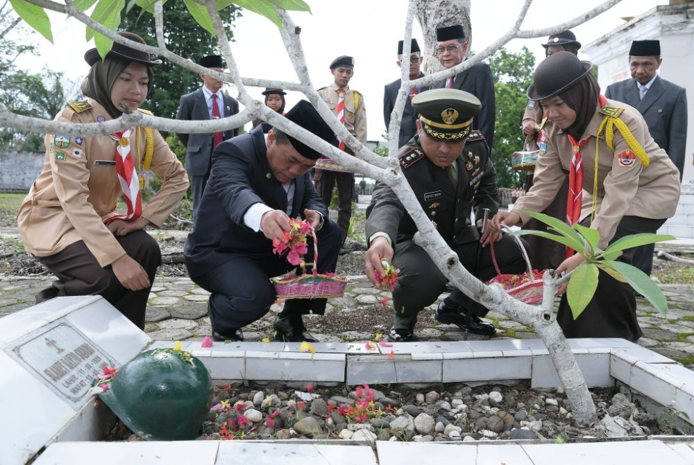 Bupati dan Forkopimda Ziarah Rombongan