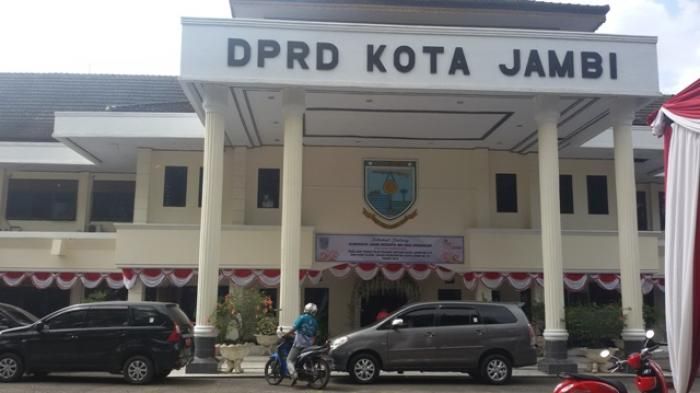 Terima Gaji Puluhan Juta, Anggota Dewan Jangan Hanya Duduk Diam lalu Ketok Palu