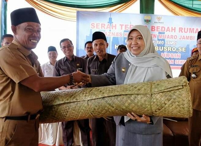 Bupati Masnah Janji Bantu Pasarkan Kerajinan Tangan Masyarakat 