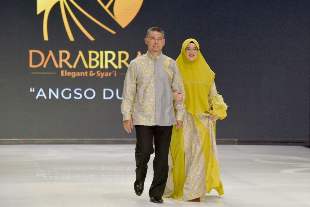 Batik Jambi Melenggang di Ajang Indonesia Fashion Week 2019