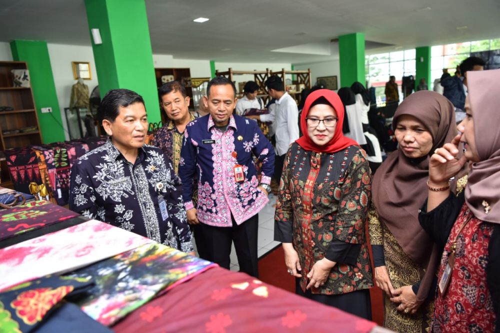 Sekda Budidaya Menutup Pelatihan Batik Tulis 3 in 1 Dekranasda