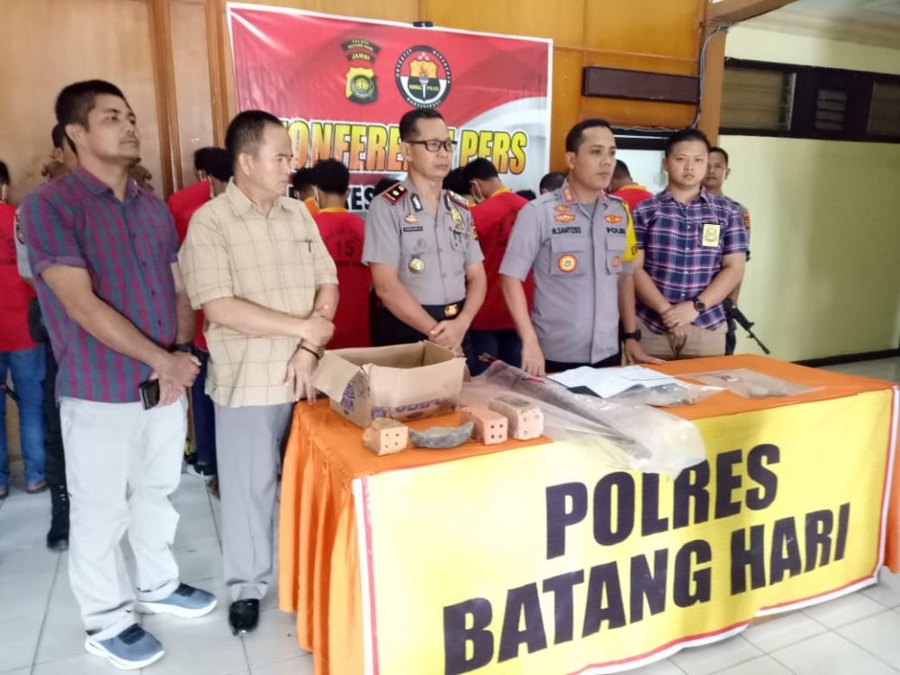 Polisi Tetapkan 17 Tersangka