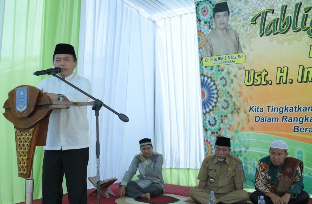 Berangkat Haji, H Al Haris Dilepas Warga Sekancing