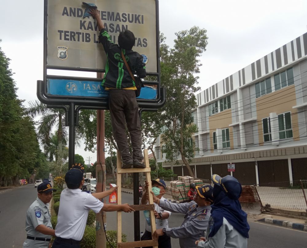 10 Persen Rambu Butuh Perbaikan