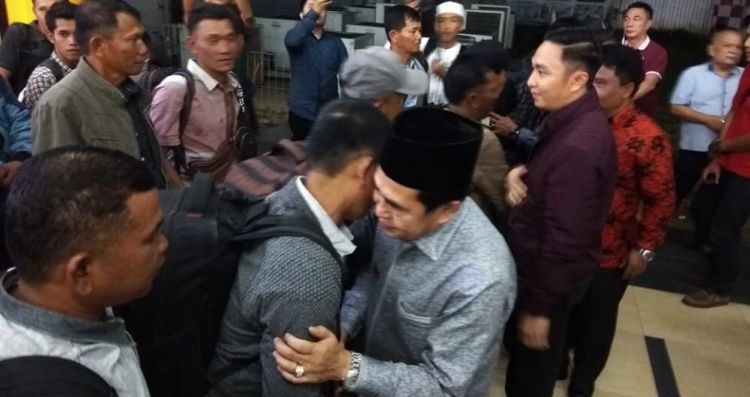 Mendarat di Jambi, Wako AJB Sambut Kepulangan Warga Sungai Penuh dari Papua