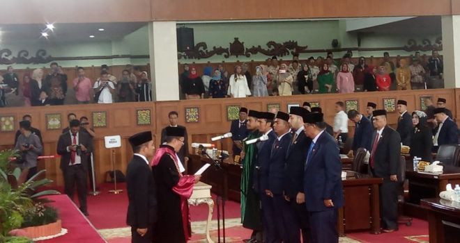 Edi Purwanto CS Sah Emban Amanah Pimpinan DPRD Provinsi Jambi 2019-2020