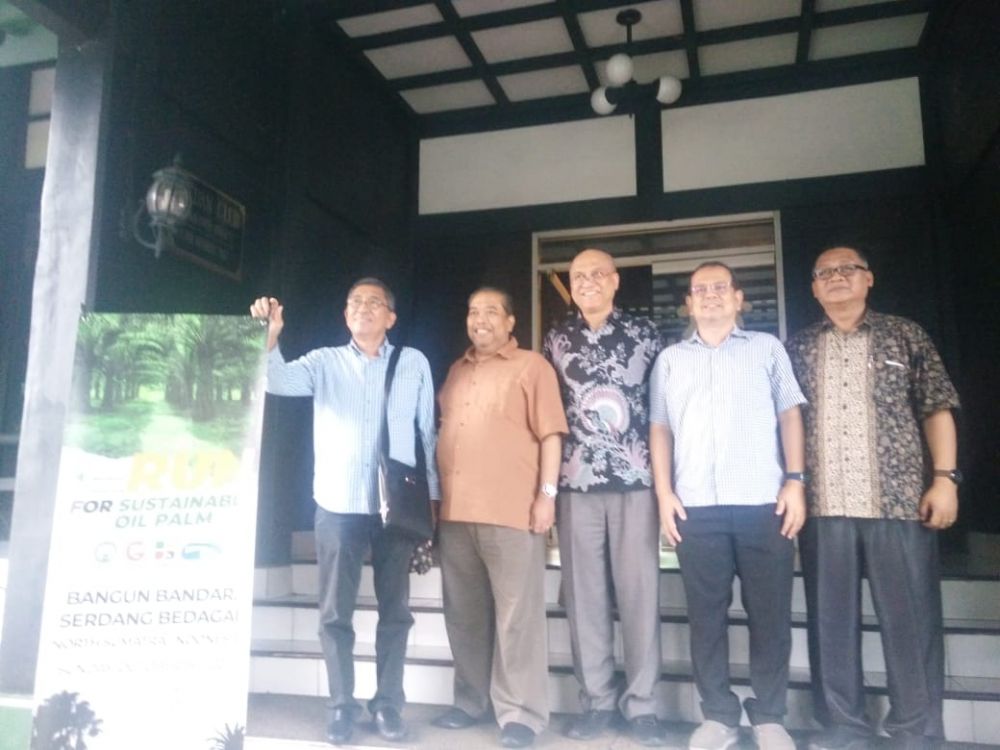 Puluhan Pelari Asing Ikuti Indonesia Oil Palm Marathon