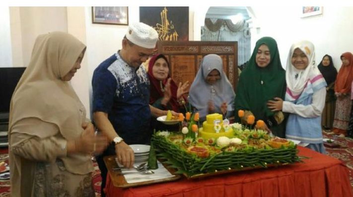 Ultah ke - 58, Bupati Adirozal Undang Ratusan Anak Yatim Minta Didoakan