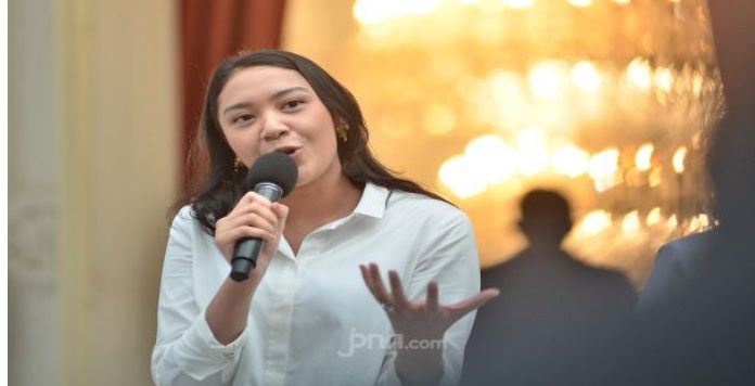 Stafsus Presiden Putri Indahsari Tanjung: Orang Pasti Menyambungkan Saya dengan Bapak