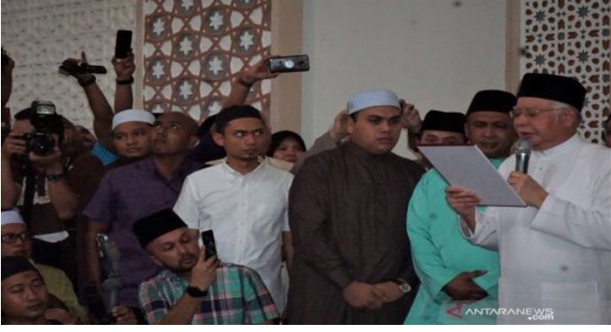 Usai Salat Jumat, Najib Razak Ucapkan Sumpah Mubahalah di Masjid