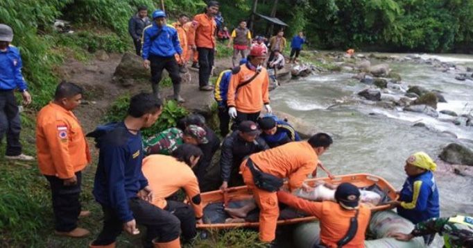 Sopir Bus Sriwijaya yang Nahas Itu Masih Terjepit, Belum Bisa Dievakuasi