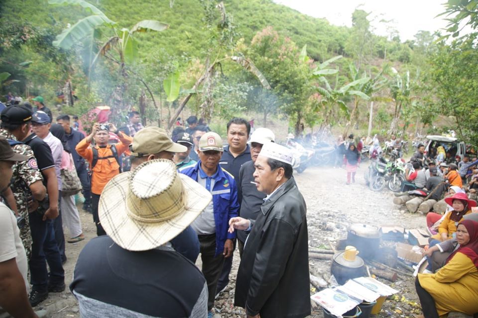 Prihatin, Wako AJB Turut Bantu Pencarian Warga di Danau Kaco