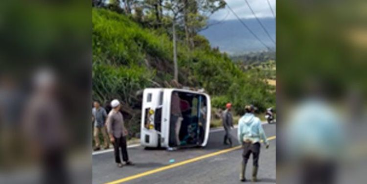 Tak Sanggup Mendaki, Bus Sekolah di Kerinci Terbalik, 3 Santri Terluka