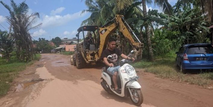 Respon Cepat, Jalan Rusak yang Viral Langsung Ditangani Pemkot Jambi