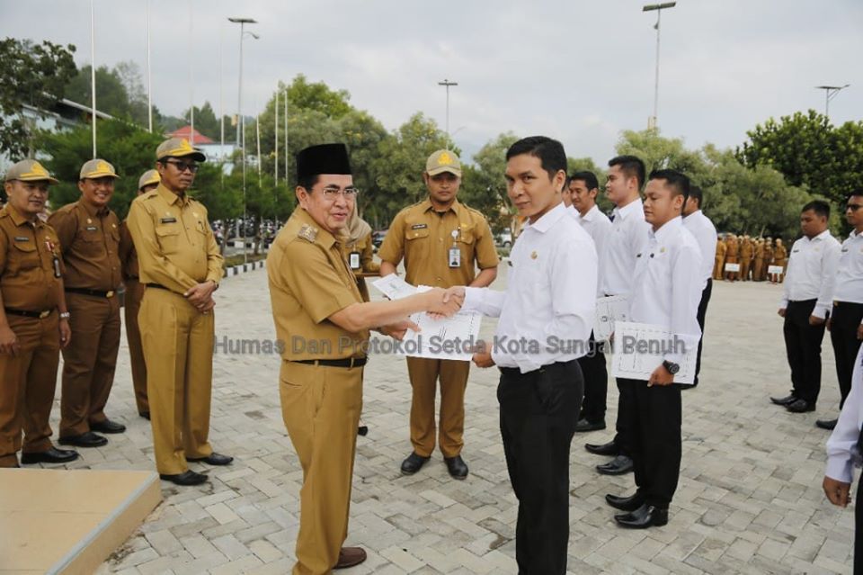 98 CPNS Kota Sungai Penuh Ikuti Sumpah PNS , Wako AJB : Laksanakan Tugas Dengan Baik Agar Berkah