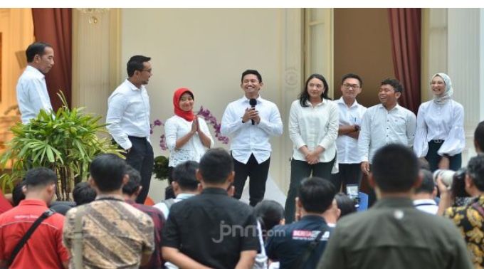 Soal Stafsus Milenial Jokowi, Adian: Masa Majikan Kerja Lebih Giat Dari Pembantunya