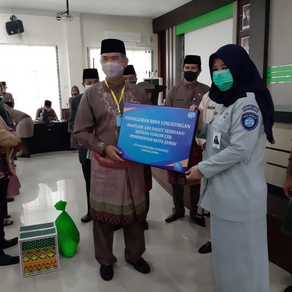 Jasa Raharja Serahkan 100 Paket Sembako