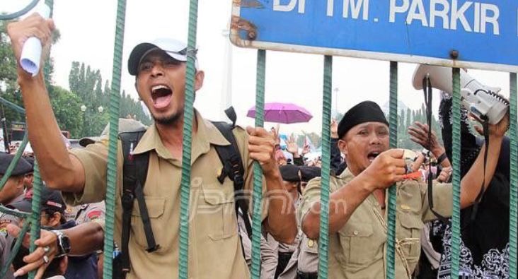 Ogah Bersabar, Cecep Tantang Pemerintah PHK Semua Guru Honorer