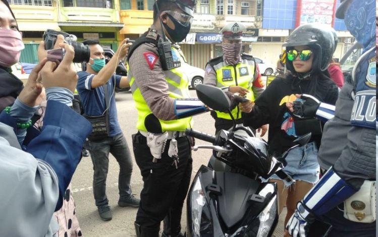 Hari Pertama Pemberlakuan Denda Tanpa Masker, Puluhan Pengguna Jalan Terjaring Razia