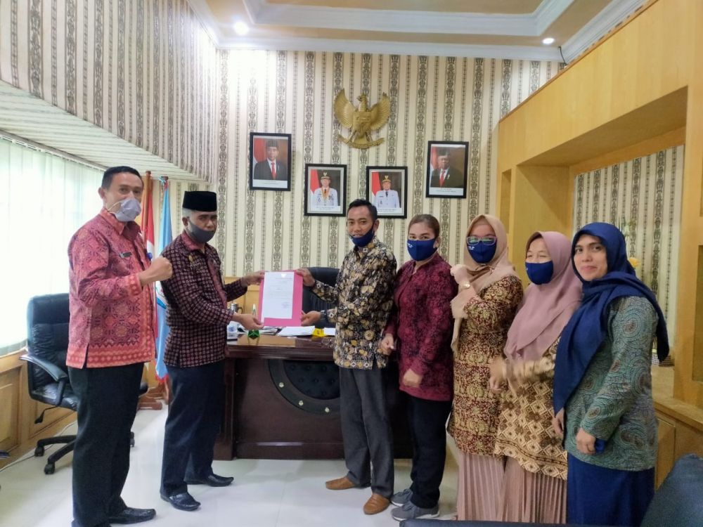 Dukung Guru Honorer Diangkat Jadi PNS, Fasha Keluarkan Surat Rekomendasi Pengangkatan