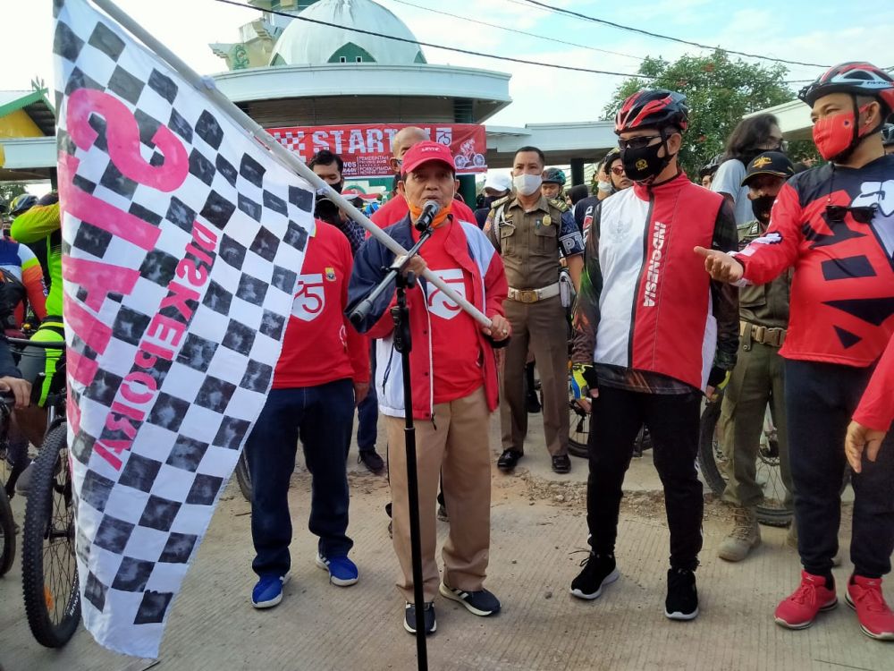 Fachrori Kibarkan Bendera Start Gowes Kemerdekaan, Ratusan Sepeda dan Hadiah Lainnya Siap Diundi