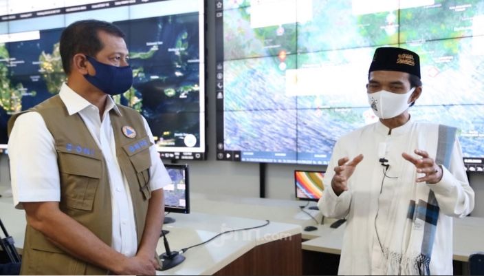 Ustaz Abdul Somad Singgung Sah Tidaknya Salat dengan Shaf Berjarak